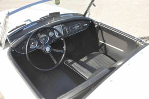 Image 2/8 of MG MGA 1600 (1962)