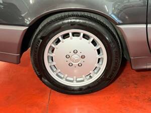 Image 33/48 of Mercedes-Benz 300 SL-24 (1992)