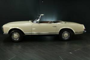 Image 4/50 of Mercedes-Benz 230 SL (1967)