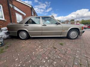 Image 21/50 of Mercedes-Benz 190 E 2.5-16 (1991)