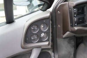 Image 33/50 of Jaguar XJ 220 (1993)