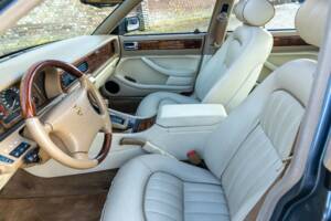 Image 39/50 of Jaguar XJ 6 4.0 Sovereign (1995)