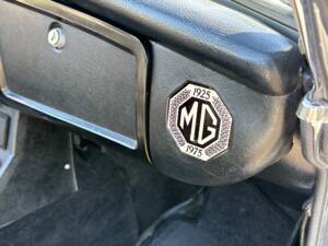 Image 6/18 of MG MGB (1975)