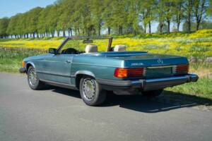 Image 6/8 de Mercedes-Benz 380 SL (1983)