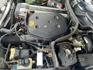 Image 38/47 of Mercedes-Benz 300 CE-24 (1992)