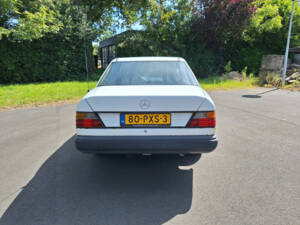 Bild 5/11 von Mercedes-Benz 300 D (1986)