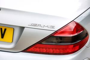 Image 17/40 of Mercedes-Benz SL 55 AMG (2002)