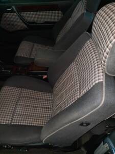 Afbeelding 13/38 van Mercedes-Benz E 200 (1995)