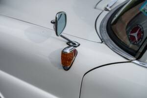 Image 20/35 of Mercedes-Benz 190 c (1965)