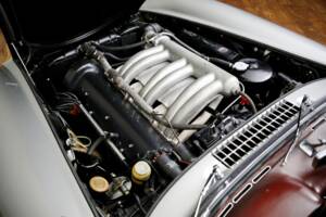 Image 23/26 of Mercedes-Benz 300 SL Roadster (1959)