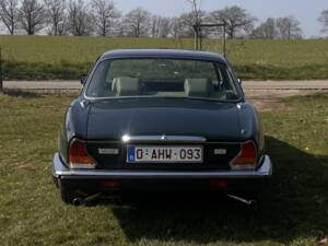 Image 5/8 de Jaguar XJ 12 (1992)