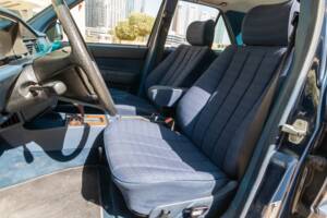 Bild 59/69 von Mercedes-Benz 190 E (1988)