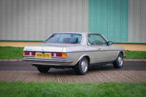 Image 6/30 de Mercedes-Benz 280 CE (1980)