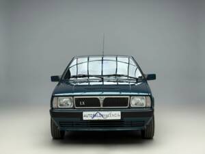 Image 2/30 of Lancia Delta 1.5 LX (1991)