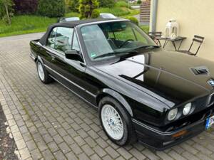 Image 33/40 of BMW 320i (1992)