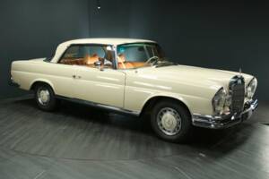 Afbeelding 7/50 van Mercedes-Benz 280 SE (1969)