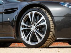 Bild 46/84 von Aston Martin V12 Vantage (2010)