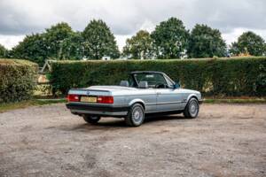 Immagine 7/28 di BMW 318i (1993)