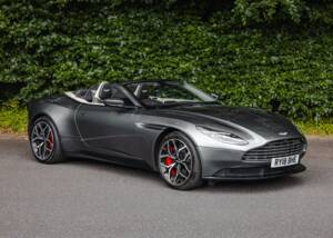 Image 19/39 of Aston Martin DB 11 Volante (2018)