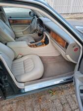 Image 5/8 of Jaguar XJ6 3.2 Executive (1996)