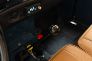Image 15/31 of Land Rover 109 (1980)