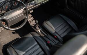 Image 22/48 of Porsche 911 Carrera 4 (1992)