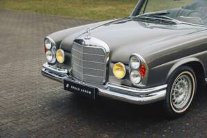 Afbeelding 8/25 van Mercedes-Benz 250 SE (1967)