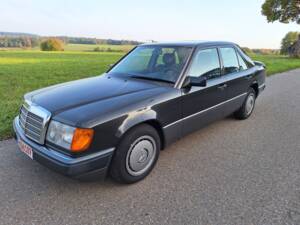 Image 1/4 of Mercedes-Benz 190 D 2.5 (1991)