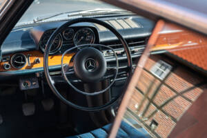 Image 26/40 of Mercedes-Benz 250 CE (1970)