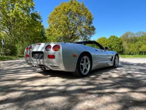 Image 16/50 of Chevrolet Corvette (2001)