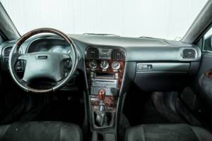 Image 8/29 of Volvo V40 2.0 16V (1999)