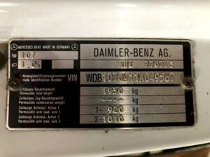 Image 35/36 of Mercedes-Benz 300 SL (1986)