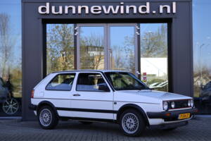 Image 1/16 de Volkswagen Golf Mk II GTi 1.8 (1988)