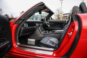 Image 15/40 of Mercedes-Benz SLS AMG Roadster (2011)
