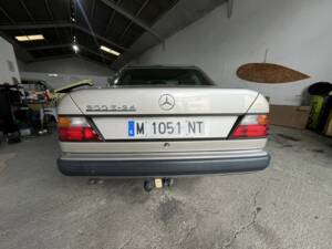 Bild 6/8 von Mercedes-Benz 300 E-24 (1992)