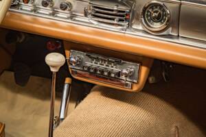 Image 15/22 de Mercedes-Benz 300 SL Roadster (1961)
