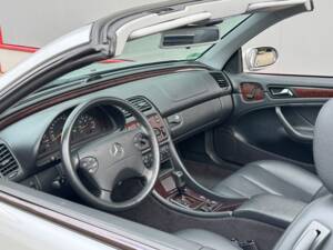 Image 30/50 of Mercedes-Benz CLK 230 Kompressor (2001)