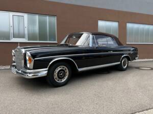 Image 1/15 of Mercedes-Benz 300 SE (1965)