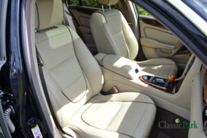 Image 24/50 of Jaguar XJ 2.7 D (2008)