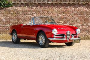 Image 13/50 of Alfa Romeo Giulia 1600 Spider (1963)