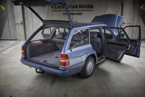 Image 30/100 of Mercedes-Benz 230 TE (1990)
