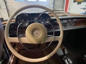 Image 11/30 de Mercedes-Benz 280 SE 3,5 (1970)