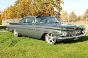Image 1/39 of Chevrolet Impala Sport Coupe (1959)