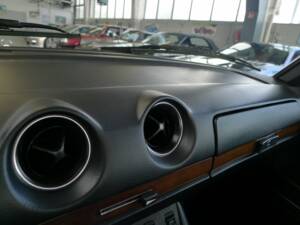 Image 43/44 of Mercedes-Benz 280 (1978)
