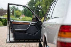 Imagen 22/72 de Mercedes-Benz 250 TD (1991)