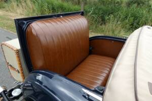 Image 14/19 of Ford Model A De Luxe (1930)
