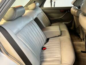 Image 17/64 of Mercedes-Benz 280 SE (1983)