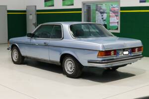 Bild 5/18 von Mercedes-Benz 230 C (1977)