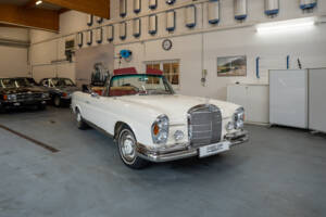 Image 9/37 of Mercedes-Benz 250 SE (1966)