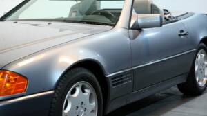 Image 24/34 of Mercedes-Benz 500 SL (1991)